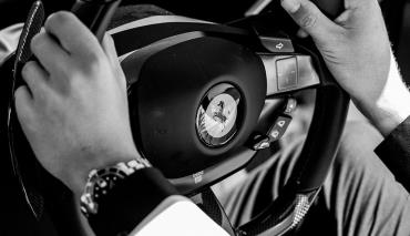 В Минске под стражу заключен водитель бизнес-такси, обвиняемый в краже и организации занятия проституцией